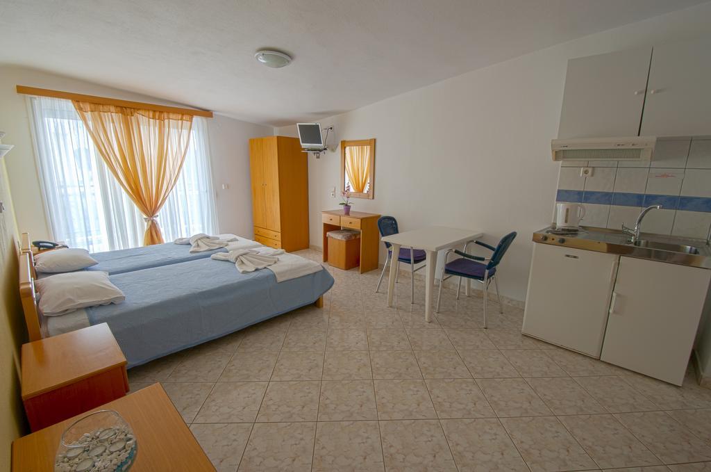 Studios Maria Potos Habitación foto